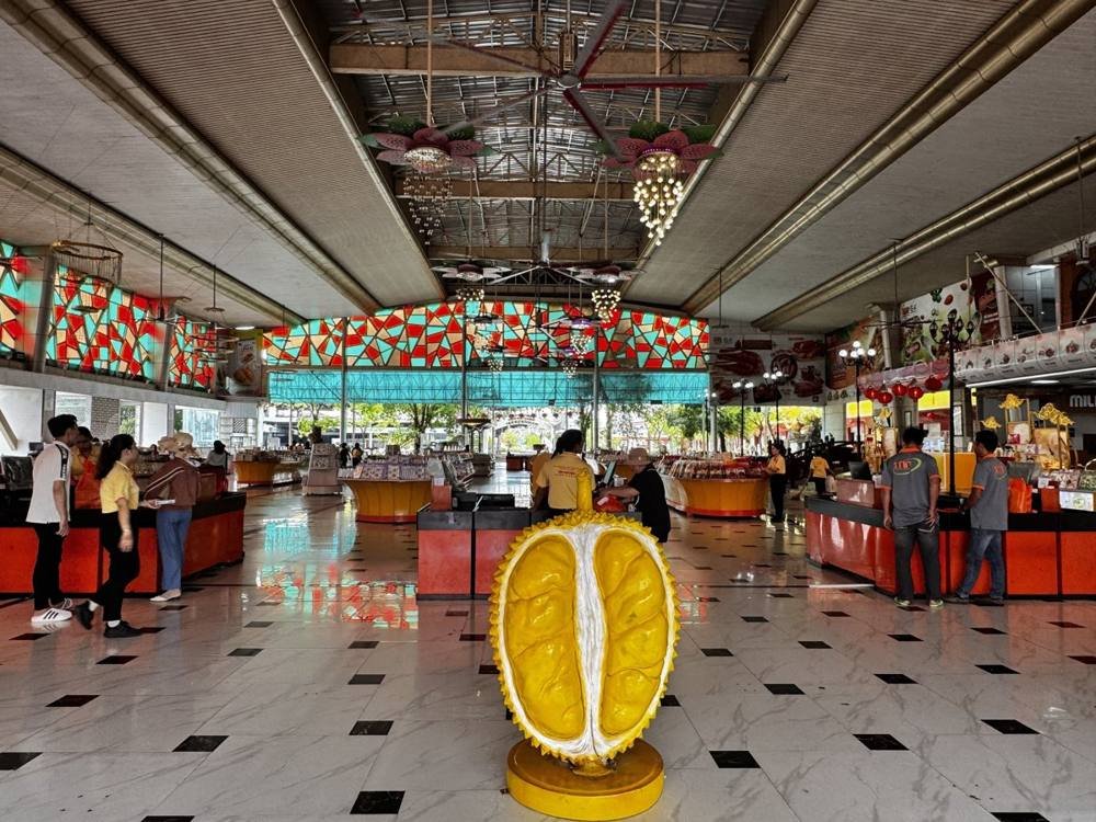 Finished food hall and durian sculpture inside Tân Huê Viên, Sóc Trăng